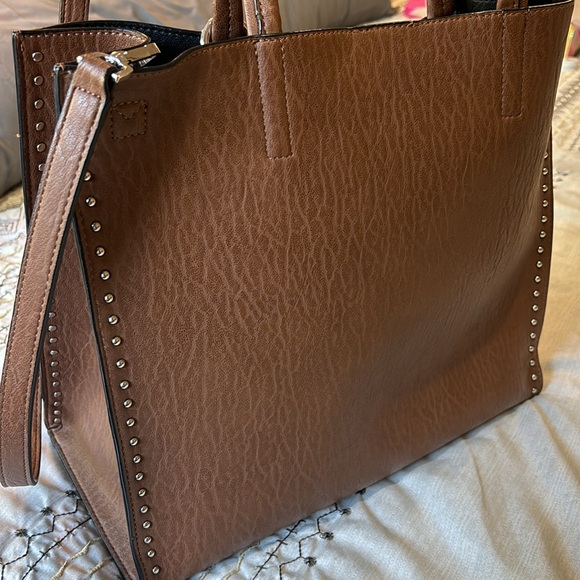 Calvin Klein Tote. Perfect for traveling - Picture 4 of 5